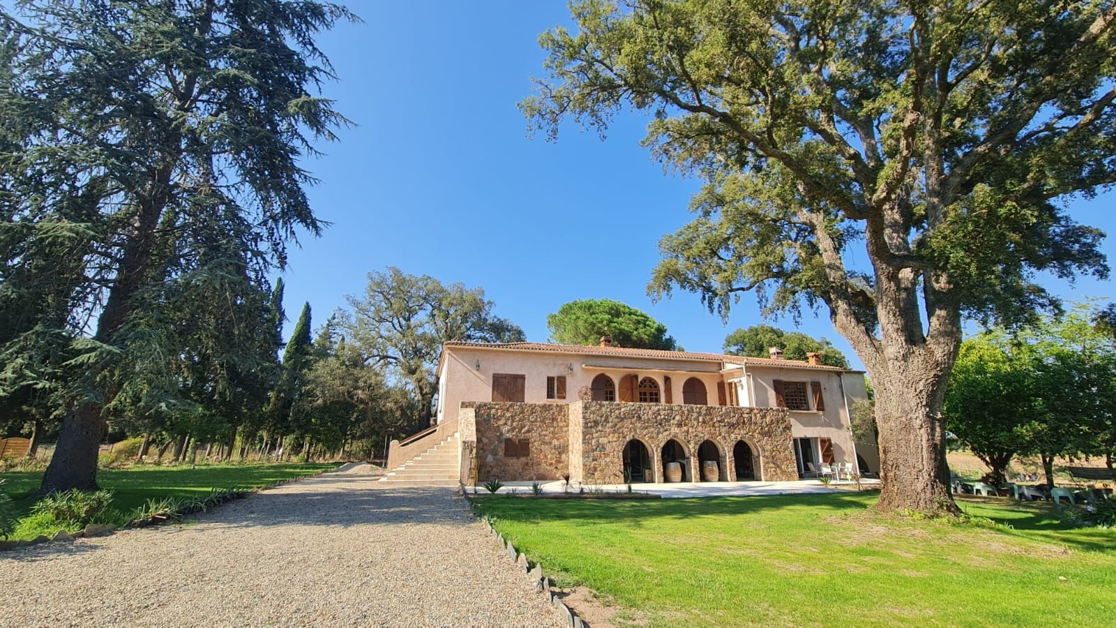 La maison et la pelouse